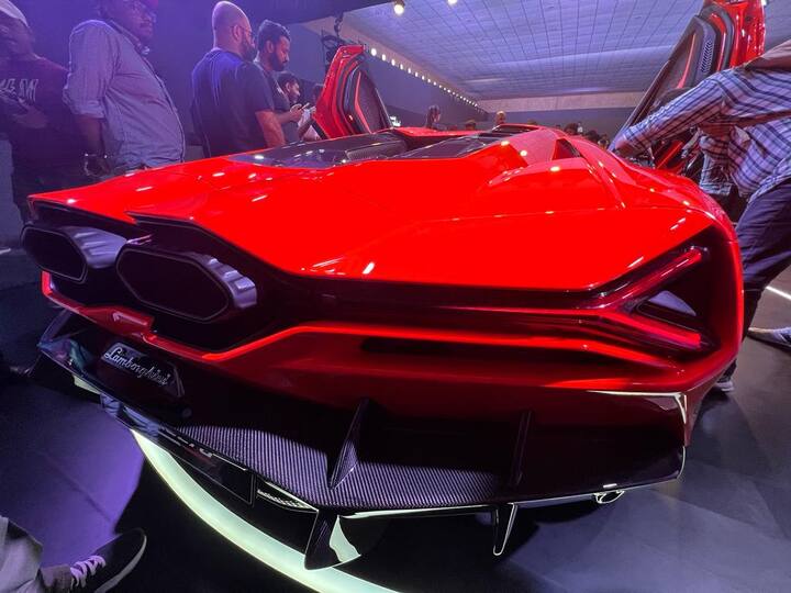 भारत में लेम्बोर्गिनी रेवुएल्टो सुपरकार का मुकाबला फेरारी की एसएफ90 से होगा, जो इस सेगमेंट में एक प्लग-इन हाइब्रिड सुपरकार है.