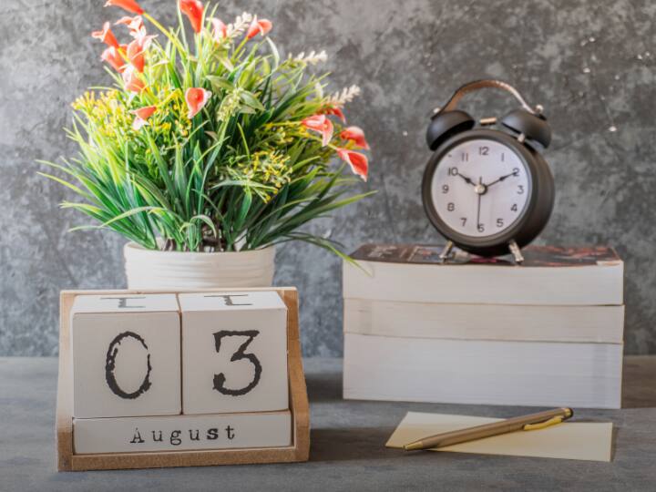 खगोल वैज्ञानिक दावा करते हैं कि आज तो 24 घंटे का दिन है, लेकिन ऐसा हमेशा नहीं था. डायनासोर के दौरान एक दिन में 23 घंटे होते थे. रिपोर्ट में यह भी दावा किया गया था कि उस समय चांद धरती के कुछ करीब था.