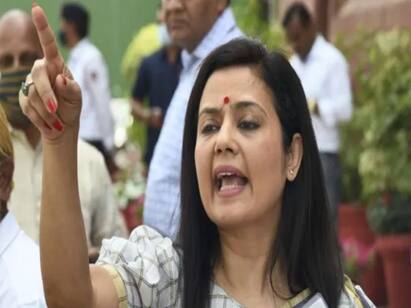 Trinamool MP Mahua Moitra Expelled From Parliament Over Cash For Query Row Mahua Moitra: ’ நாளை என் வீட்டிற்கு சிபிஐ அதிகாரிகள் வருவார்கள்’ - பதவி பறிப்பிற்கு பின் பேசிய மஹுவா மொய்த்ரா