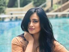 PHOTO: वयाच्या 43 व्या वर्षी श्वेता तिवारीचा बोल्ड अंदाज, स्विमिंग पूलजवळ केले आकर्षक फोटोशूट!