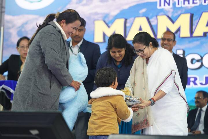 দার্জিলিং ম্যালে মহাত্মা গাঁধী, নেতাজি সুভাষচন্দ্র বসু এবং দেশবন্ধু চিত্তরঞ্জন দাসের মূর্তি উন্মোচন করা হয় এদিন। রাজ্য সরকার এবং জিটিএ-এর যৌথ উদ্যোগে করা হয়েছে এটি।