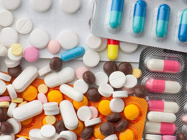 CDSCO declares almost 5% of drug samples tested in February as NSQ હાઇ બીપી- મલ્ટી વિટામીન સહિત આ દવાઓ પર રેડ એલર્ટ, નકલી દવાઓને લઇને CDSCOએ જાહેર કર્યા નિર્દેશ