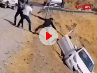 Video: गहरी खाई में गिरने वाली थी कार, दोस्तों ने यूं बचाई शख्स की जान, लोग बोले- 'यमराज को भी वापस लौटना पड़ा'