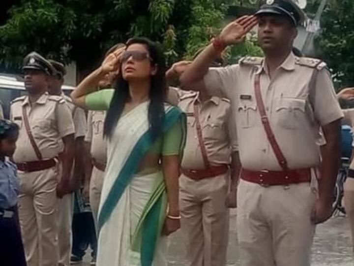 महुआ मोइत्रा साल 2008 में राजनीति में कदम रखा. तब उन्होंने कांग्रेस पार्टी की सदस्यता ली थी.