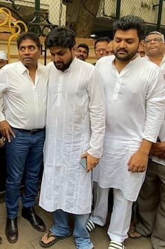 Junior Mehmood Last Rites: जूनियर महमूद के अंतिम दर्शन के लिए पहुंचे सितारे, नम आंखों से कहा अलविदा