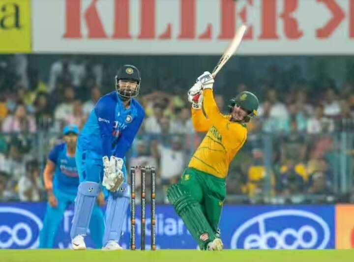 ਟੀ-20 ਅਤੇ ਵਨਡੇ ਮੈਚਾਂ ਤੋਂ ਬਾਅਦ ਭਾਰਤ ਅਤੇ ਦੱਖਣੀ ਅਫਰੀਕਾ ਵਿਚਾਲੇ 2 ਟੈਸਟ ਮੈਚਾਂ ਦੀ ਸੀਰੀਜ਼ ਹੋਵੇਗੀ। ਇਸ ਸੀਰੀਜ਼ ਦਾ ਪਹਿਲਾ ਟੈਸਟ 26 ਦਸੰਬਰ ਤੋਂ ਖੇਡਿਆ ਜਾਵੇਗਾ। ਸੈਂਚੁਰੀਅਨ ਪਹਿਲੇ ਟੈਸਟ ਦੀ ਮੇਜ਼ਬਾਨੀ ਕਰੇਗਾ। ਇਸ ਤੋਂ ਬਾਅਦ ਸੀਰੀਜ਼ ਦਾ ਦੂਜਾ ਟੈਸਟ 3 ਜਨਵਰੀ ਤੋਂ ਕੇਪਟਾਊਨ 'ਚ ਖੇਡਿਆ ਜਾਵੇਗਾ। ਇਹ ਟੈਸਟ ਸੀਰੀਜ਼ ਦਾ ਮੈਚ ਭਾਰਤੀ ਸਮੇਂ ਅਨੁਸਾਰ ਦੁਪਹਿਰ 2 ਵਜੇ ਤੋਂ ਖੇਡਿਆ ਜਾਵੇਗਾ।