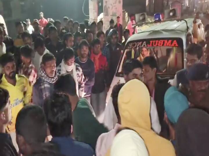 Road Accident: सीवान में भीषण सड़क दुर्घटना, अनियंत्रित ट्रक ने छह लोगों को रौंदा, घटनास्थल पर ही तीन की मौत Siwan News Three killed in road accident involving uncontrolled truck in Bihar ann Road Accident: सीवान में भीषण सड़क दुर्घटना, अनियंत्रित ट्रक ने छह लोगों को रौंदा, घटनास्थल पर ही तीन की मौत
