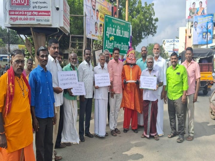 மதுரை ஏ.வி., பாலத்திற்கு 138-வது பிறந்தநாள்; ஆரஞ்ச் மிட்டாய் கொடுத்து  கொண்டாடிய சமூக ஆர்வலர்கள்