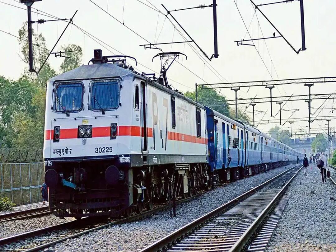 Ticket less travel in indian trains some exceptions Train Ticket News: టికెట్ లేకుండా రైలులో ట్రావెల్ చేయవచ్చు