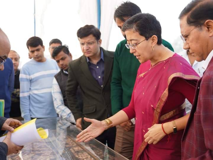 अधिकारियों को निर्देश देते हुए आतिशी ने कहा कि वर्तमान में इस रोड स्ट्रेच पर प्लानिंग के साथ बेहतर ढंग से ट्रैफिक मैनेजमेंट किया जाए साथ ही उन्होंने विभाग को अपने प्लानिंग और मॉनिटरिंग प्रोसेस को बेहतर बनाने के निर्देश दिए ताकि भविष्य में किसी भी परियोजना में होने वाली देरी से बचा जा सके. उन्होंने कहा कि, केजरीवाल सरकार की पहचान समय से पहले काम करना है. इसे बरकरार रखना हमारी प्राथमिकता है.