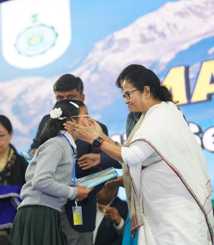 মমতা বন্দ্যোপাধ্যায় জানিয়েছেন, তিনি দার্জিলিংয়ে ৭৮.৭৮ কোটি টাকার ১১টি প্রকল্প উদ্বোধন করেছেন এদিন। পাশাপাশি ১০২.১ কোটি টাকার ১৪টি প্রকল্পের শিলান্যাস করেছেন।