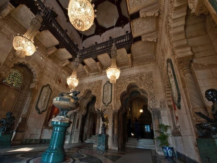 फाइनेंशियल एक्सप्रेस के मुताबिक यह घर ब्रिटेन के राजा किंग चार्ल्स के आधिकारिक घर बकिंघम पैलेस से चार गुना तक बड़ा है. इस घर को बनाने में उस वक्त 1,80,000 पाउंड का खर्च आया था.