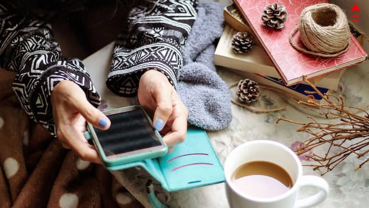 সবার প্রথমে আপনার ফোনের সমস্ত সোশ্যাল অ্যাপগুলি আনইন্সস্টল করে দিন। অন্তত প্রথম এই ধাপটি করে দেখুন হাতে নাতে ফল মিলবে।