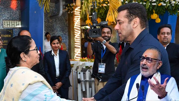 'এবিপি-র নেওয়া গিরিরাজ সিংহ সাক্ষাৎকারে আক্রমণ করে বলেছিলেন, 'মমতা বন্দ্যোপাধ্যায় তৃতীয় বিশ্বে রয়েছেন। গোটা বাংলা দুর্নীতিতে আক্রান্ত,  গরিবের অধিকার কেড়ে নেওয়া হচ্ছে। আর সলমন খানের সঙ্গে নাচছেন মুখ্যমন্ত্রী', মুখ্যমন্ত্রীকে বেলাগাম আক্রমণ গিরিরাজ সিংহর। 