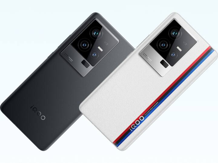 iQOO 11 5G: 50,000 के बजट में ये एक अच्छा फोन है. इसमें आपको Snapdragon 8 Gen 2 प्रोसेसर मिलता है जो गेमिंग के लिए अच्छा है. फोटोग्राफी के लिहाज से भी ये एक बढ़िया फोन है. मोबाइल में 5000 एमएएच की बैटरी 120 वॉट के फास्ट चार्जिंग के साथ मिलती है जो महज 8 मिनट में फोन को 50% और 25 मिनट में 100% चार्ज कर देती है.