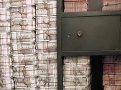 नोट ही नोट...पीएम मोदी भी हुए हैरान, अब तक 220 करोड़ से ज्यादा की हुई काउंटिंग, छापेमारी जारी