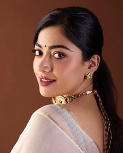 Rashmika Mandanna: ਰਸ਼ਮੀਕਾ ਮੰਡਾਨਾ ਨੇ ਸਾੜੀ ਵਿੱਚ ਮਚਾਈ ਤਬਾਹੀ, ਦੇਸੀ ਅੰਦਾਜ਼ ਵਿੱਚ ਚੁਰਾਇਆ ਪ੍ਰਸ਼ੰਸਕਾਂ ਦਾ ਦਿਲ