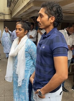 Junior Mehmood Last Rites: जूनियर महमूद के अंतिम दर्शन के लिए पहुंचे सितारे, नम आंखों से कहा अलविदा