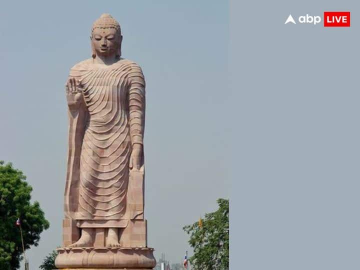 वाराणसी के पास सारनाथ मंदिर बौद्ध तीर्थ स्थलों में से एक है. यहां बुद्ध ने अपने शिष्यों को अपना पहला उपदेश दिया था.