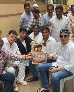 Junior Mehmood's funeral: जॉनी लीवर ने नम आंखों से दी जूनियर महमूद को अंतिम विदाई, नहीं रोक पाए अपने आंसू, सबके सामने फूट-फूटकर लगे रोने