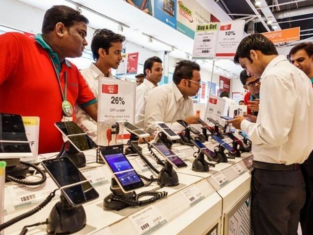 Why mobile phone retailers want Xiaomi Oppo Vivo and Samsung to cut prices of these smartphone models मोबाइल रिटेलर्स ने हैंडसेट कंपनियों से की डिमांड, अपने फोन्स की कीमत को करें कम