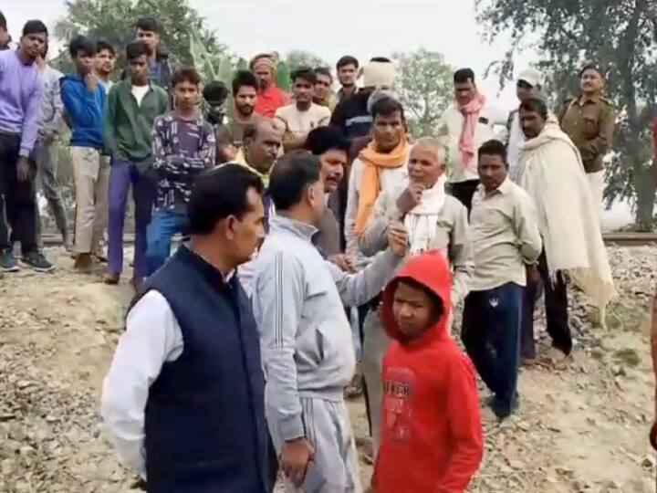 Gopalganj News Mass suicide of a family in front of a train in Bihar ann Bihar News: गोपालगंज में ट्रेन के आगे परिवार का सामूहिक आत्महत्या, पिता ने अपने दो पुत्रों के साथ की खुदकुशी