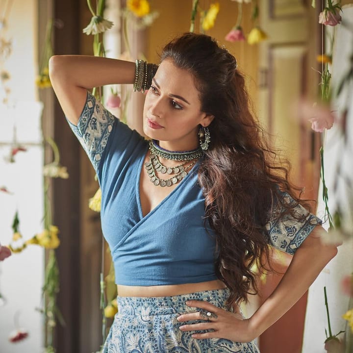 Dia Mirza Birthday: એક્ટ્રેસ હોવા ઉપરાંત દિયા મિર્ઝા પ્રોડ્યુસર પણ છે. તે 9મી ડિસેમ્બરે પોતાનો જન્મદિવસ ઉજવે છે. આ અવસર પર અમે તમને અભિનેત્રી વિશે કેટલીક રસપ્રદ વાતો જણાવીએ છીએ.
