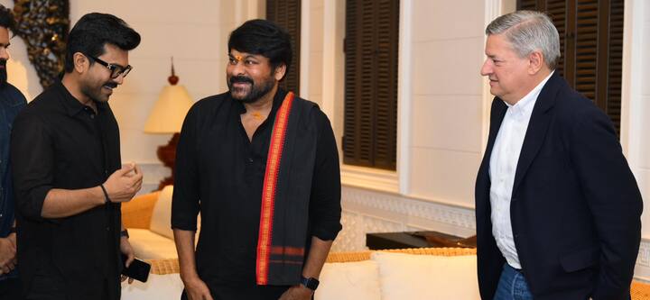 ఈ సందర్భంగా వారందరూ కాసేపు ముచ్చటించారు.