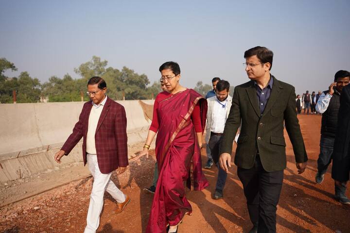 इस फ्लाईओवर से प्रतिदिन औसतन 1.48 लाख वाहन गुजरेंगे. इस फ्लाईओवर से एक बार सफर करने पर वाहन चालकों के करीब 11.07 मिनट की बचत होगी. साथ ही, 42700 घंटे प्रतिदिन मैन पावर की भी बचत होगी. वहीं 1.50 लाख टन कम कार्बन डाई ऑक्साइड का उत्सर्जन होगा. जबकि सालाना 16.57 लाख लीटर कम ईंधन की खपत होगी और लोगों के 144.78 करोड़ रुपए की बचत हो सकेगी.