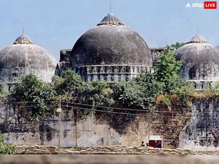 समय-समय पर यहां राजाओं मंदिर की देखभाल की लेकिन 14वीं शताब्दी में जब  भारत में मुगलों का शासन हुआ तो श्रीराम जन्मभूमि को नष्ट कर वहां बाबरी मंजिद बना दी गई. 1525 में राम जन्मभूमि मंदिर को बाबर के सेनापति मीर बांकी ने ध्वस्त करवाया था.