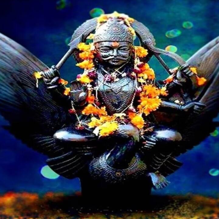 জ্যোতিষশাস্ত্রে, শনিকে একটি নিষ্ঠুর এবং বিচারক গ্রহ হিসাবে বিবেচনা করা হয়। ২০২৩ সালে, ১৭ জানুয়ারি, শনি মকর থেকে কুম্ভ রাশিতে এসেছে। শনি ২০২৫ সাল পর্যন্ত এখানেই থাকবে। এর পরে, ২০২৫ সালের ৩০ মার্চ শনি কুম্ভ থেকে মীন রাশিতে চলে যাবে। আসুন জেনে নেওয়া যাক কোন রাশির জাতক জাতিকাদের জন্য আগামী বছর শনি গ্রহ কাকে শুভ ফল দেবে,কাকে জন্য অশুভ ফল দেবে।