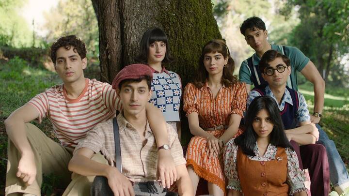 जोया अख्तर के डायरेक्शन में बनी 'द आर्चीज' 7 दिसंबर को नेटफ्लिक्स पर रिलीज हो चुकी है. सुहाना खान, अगत्सय नंदा और खुशी कपूर ने अपना एक्टिंग डेब्यू किया है.