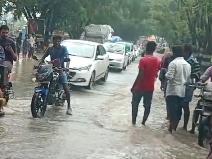 கோவை அன்னூரில் சாலைகளிலும், குடியிருப்பு பகுதிகளிலும் தேங்கிய வெள்ள நீர் - பொதுமக்கள் அவதி