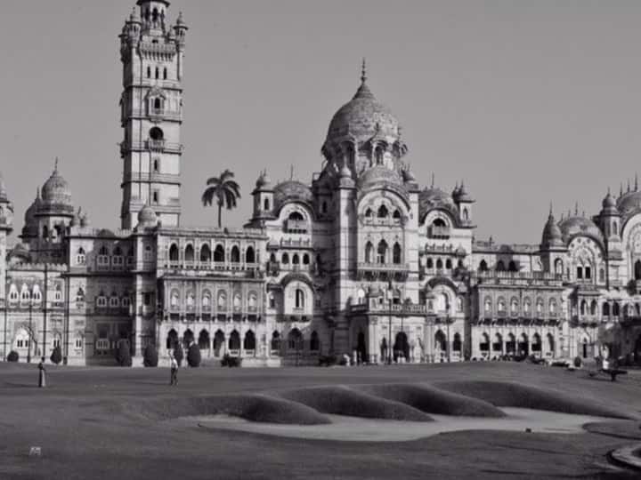 लक्ष्मी विलास पैलेस गुजरात के वडोदरा शहर में स्थित है. इस घर को गायकवाड़ राजवंश के महाराजा सयाजीराव गायकवाड़ तृतीय ने साल 1890 में बनवाया था. इस पैलेस को बनवाने में 12 साल का वक्त लगा था.