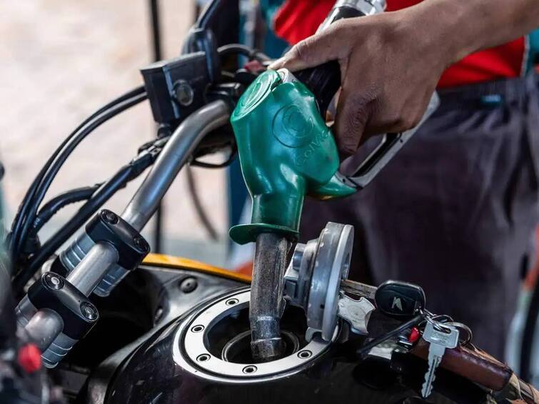petrol and diesel price chennai on december 8th 2023 know full details Petrol Diesel Price Today:  சட்டென்று மாறிய வானிலை.. சென்னையில் மாற்றம் கண்டதா பெட்ரோல், டீசல் விலை?