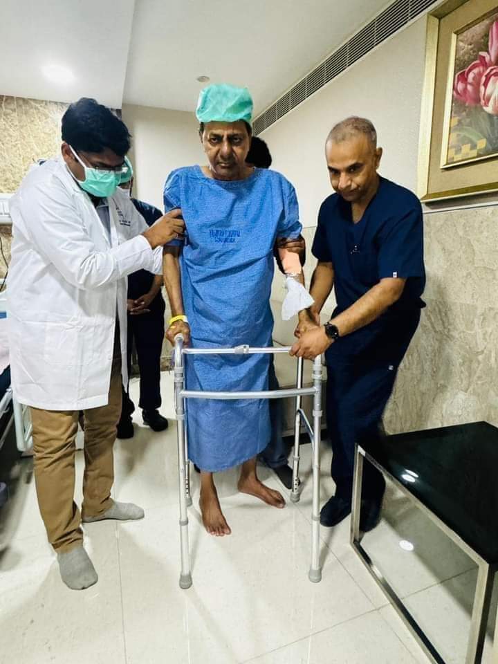 KCR Walks after Surgery: వాకర్ సాయంతో నడుస్తున్న మాజీ సీఎం కేసీఆర్ - ఫొటోలు, వీడియోలు వైరల్