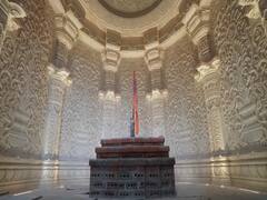 பக்தி பரவசமாக்கும் அயோத்தி கோயில் கருவறை! ராம ஜென்மபூமி அறக்கட்டளை வெளியிட்ட புதிய புகைப்படம்!