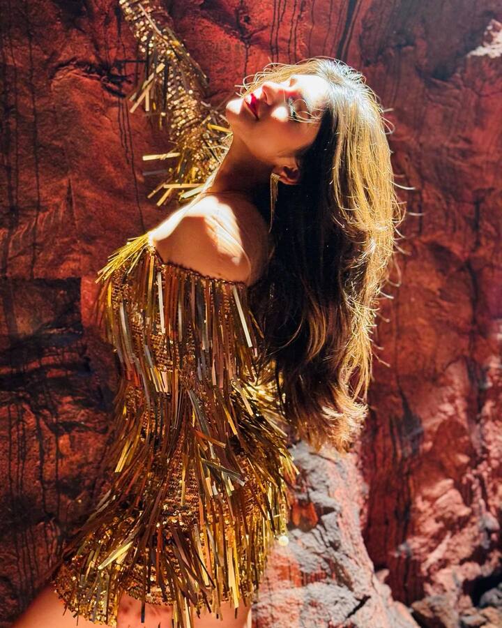 ఇవి ‘ఎక్స్‌ట్రా ఆర్డినరీ మ్యాన్’లో తన లుక్‌లో ఉన్న ఫొటోలు.