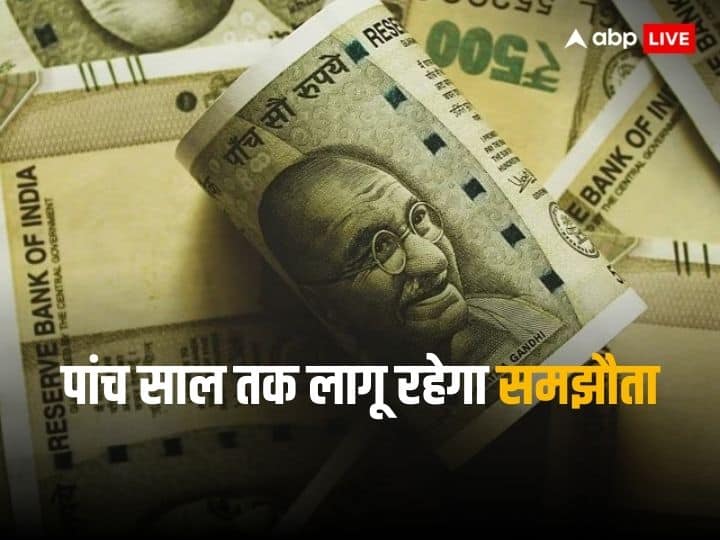 banks will spend around 12000 crore rupees on salary revisions Bank Employees Salary Hike: बैंकों पर पड़ेगा 12 हजार करोड़ रुपये से ज्यादा का बोझ, पेंशन और 5 डे वीक पर अभी फैसला नहीं