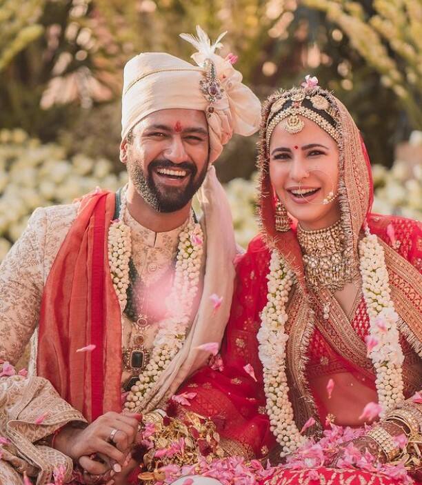 राजस्थान के सवाई माधोपुर में ड्रीमी वेडिंग कर कपल ने लोगों का दिल जीत लिया था. वहीं अब शादी के 2 साल बाद सैम बहादुर एक्टर ने अपनी बीवी कैटरीना कैफ और अपनी शादीशुदा लाइफ को लेकर कई सारे खुलासा किए हैं.