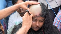 SLST Protest: ১০০০ দিনে পৌঁছে মাথা কামিয়ে প্রতিবাদ, চোখ ভিজল SLST মহিলা চাকরি প্রার্থীর