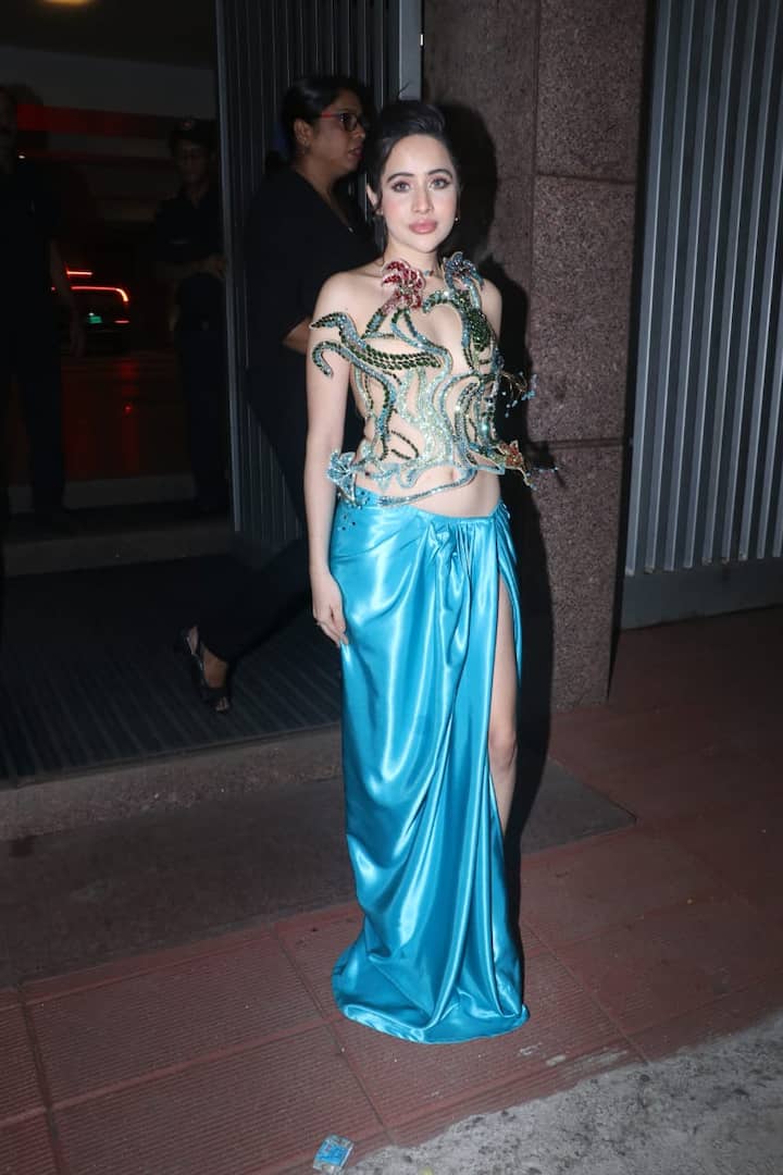 उर्फी जावेद ने अपना नया लुक इंस्टाग्राम पर शेयर किया है. सोशल मीडिया पर एक्ट्रेस का यह पोस्ट तेजी से वायरल हो रहा है.