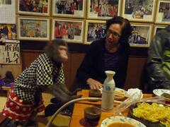 Japan Monkey Restaurant: जापान में है दुनिया का एकमात्र रेस्टोरेंट, जहां बंदर परोसते हैं खाना, देखें तस्वीरें