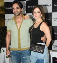 બોયફ્રેન્ડ અર્સલાન ગોની સાથે સુઝેન ખાને આપ્યા રોમેન્ટિક પોઝ, જુઓ તસવીરો