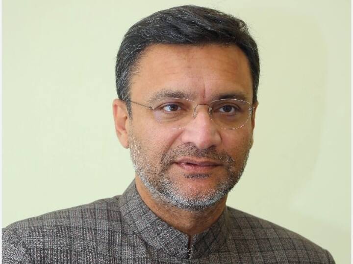 एआईएमआईएम विधायक अपने बयानों को लेकर हमेशा चर्चा में बने रहते हैं. हाल ही में खत्म हुए विधानसभा चुनाव के प्रचार के दौरान पुलिस अफसर को धमकाते हुए उनका वीडियो वायरल हुआ था. जिसके बाद उनके ऊपर केस दर्ज हुआ था.