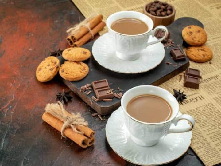 Coffee vs Tea Which beverage is healthier Tea vs Coffee: चाय या कॉफी दोनों में से क्या है सेहत के लिए बेहतर?