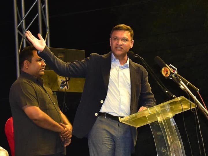 Akbaruddin Owaisi Net Worth: एआईएमआईएम नेता अकबरुद्दीन ओवैसी के संपत्ति में 2019 के मुकाबले बढ़ोतरी हुई है. उनके पास कई तरह के हथियार भी हैं.