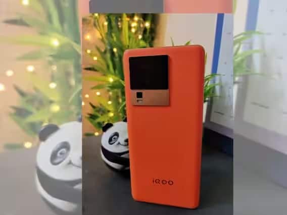 iQOO Neo 7 Pro: આ ફોનની કિંમત 35,999 રૂપિયા છે. આમાં તમને Snapdragon 8+ Gen 1 અને સ્વતંત્ર ગેમિંગ ચિપ મળશે. આમાં તમને 50MP પ્રાઇમરી કેમેરા મળશે. એ જ રીતે, IQOO 11 5G પણ સારો ફોન છે. તેની કિંમત 51,999 રૂપિયા છે જેમાં Snapdragon 8 Gen 2 ચિપ અને 50MP GN5 અલ્ટ્રા સેન્સિંગ કેમેરા ઉપલબ્ધ છે.