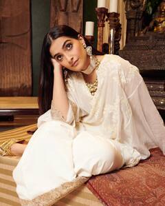Sonam Kapoor Photos : வெள்ளை உடையில் ஜொலிக்கும் அழகி சோனம் கபூர்!