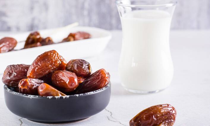 Dates benefits an empty stomach in the morning Dates benefits: શિયાળામાં સવારે વહેલા ખાલી પેટ ખજૂર ખાવાથી શરીરમાં થાય છે અનેક ફાયદા